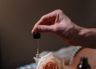 Flores de Bach, qué son y por qué son tus aliadas frente al estrés