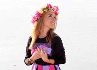 Crea un tocado de flores tú misma
