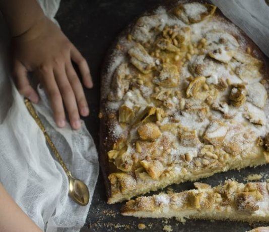 Receta fácil de coca de chicharrones coca de chicharrones o llardons para san juan