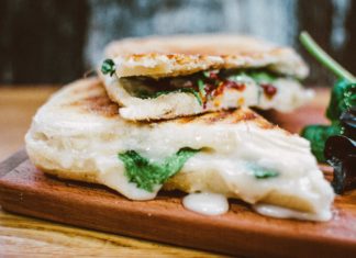 #sandwichthins ligero de salmón ahumado, huevas, rúcula y mayonesa sandwich ligero con thins