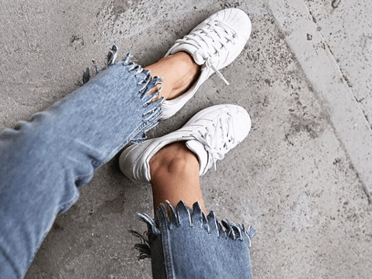 Customiza tus jeans con flecos – DIY –