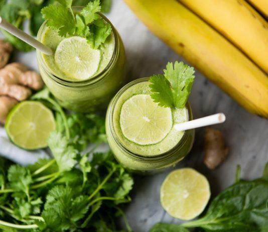 Cuídate en verano con una piña colada verde