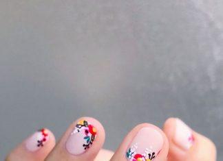 Ideas para manicuras de verano que dejarán sin palabras al personal manicuras con flores originales