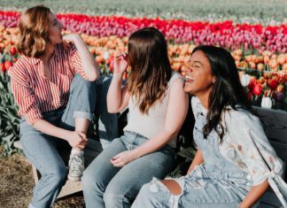 Por qué necesitas cambiar de amigas para ganar más dinero ganar mas dinero cambiar de amigas barcelonette club social empresarial mujeres empoderamiento