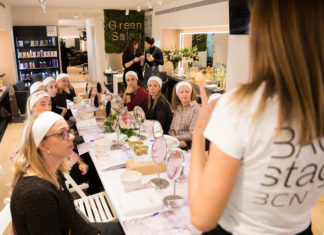 Taller del cuidado de la piel y maquillaje con las socias del Club Barcelonette